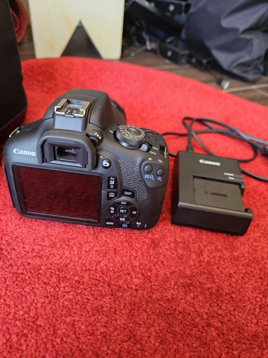 Vendo Máquina Canon 2000D