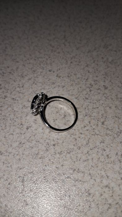 Каблучка 14,5 зі срібла 925 проби з аметистом та фіанітами

Детальніше