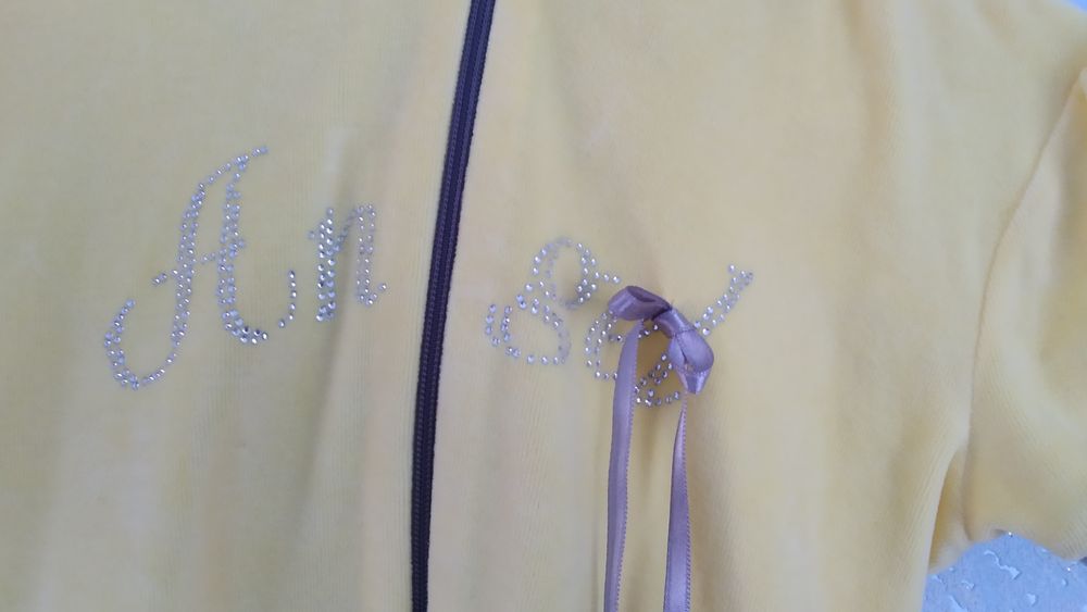 Продам красивий кустюм.