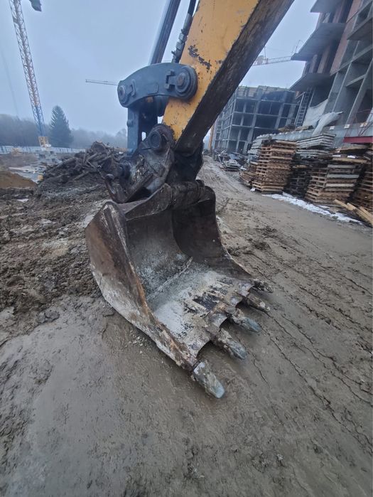 Екскаватор Liebherr 906