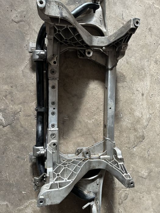 Maserati Levante wozek sanki przod Idealne