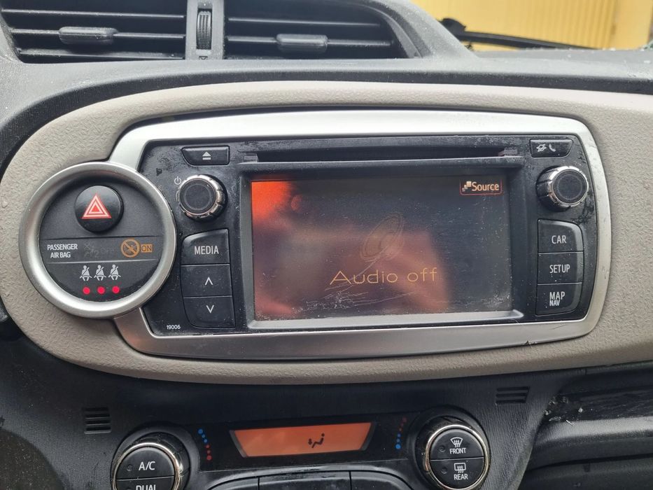 TOYOTA YARIS III 11-14 2011 r. radioodtwarzacz radioodbiornik radio *