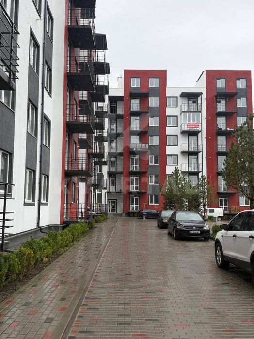 Продаж 1-кімнатної квартири з власним двориком 32 м2