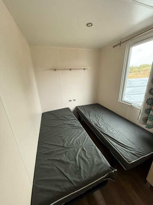 Alojamento para funcionarios e arrumos