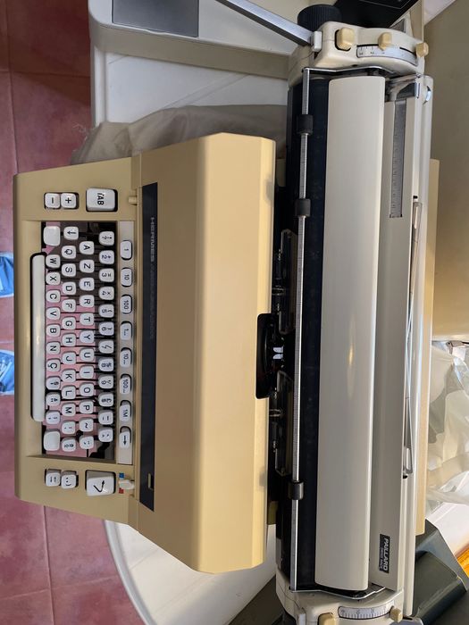 Máquina de escrever HERMES AMBASSADOR