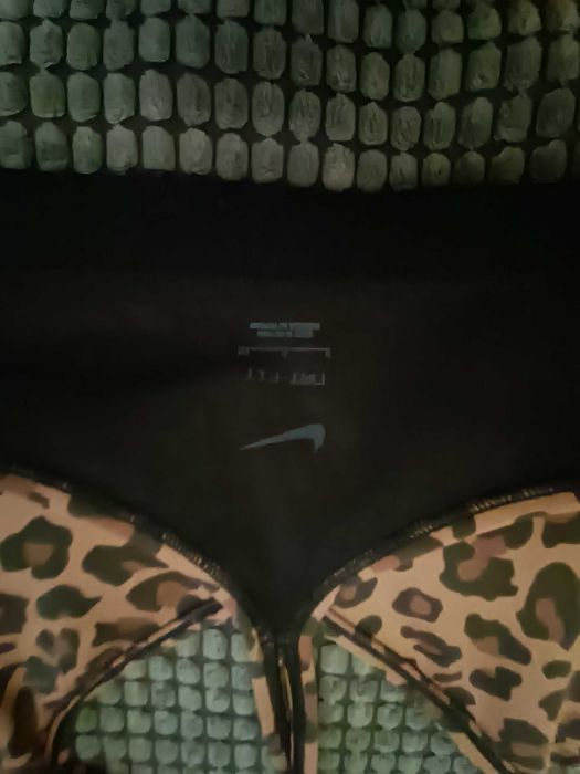 Nike biustonosz sportowy w panterkę XS/S