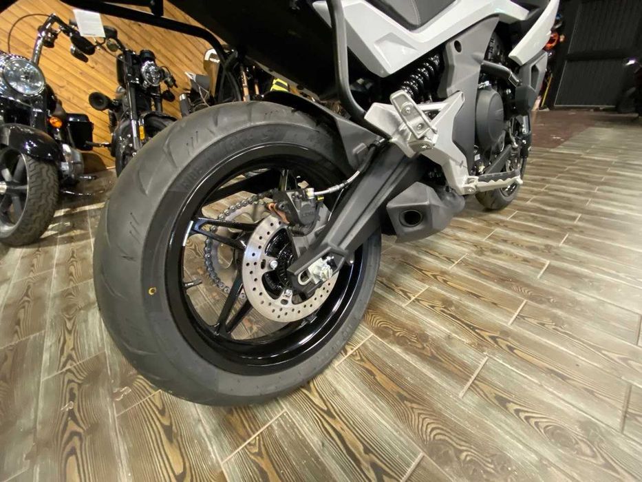 Мотоцикл CFMOTO 700MT