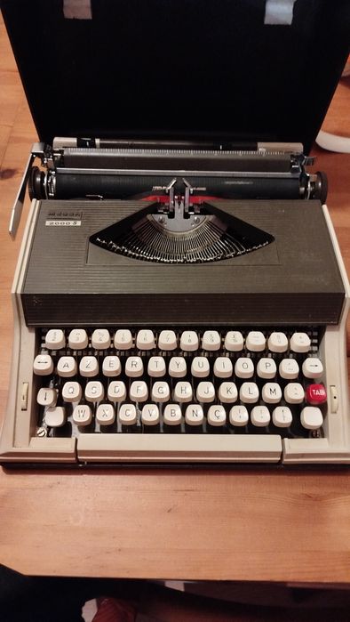 Máquina de escrever antiga - Messa