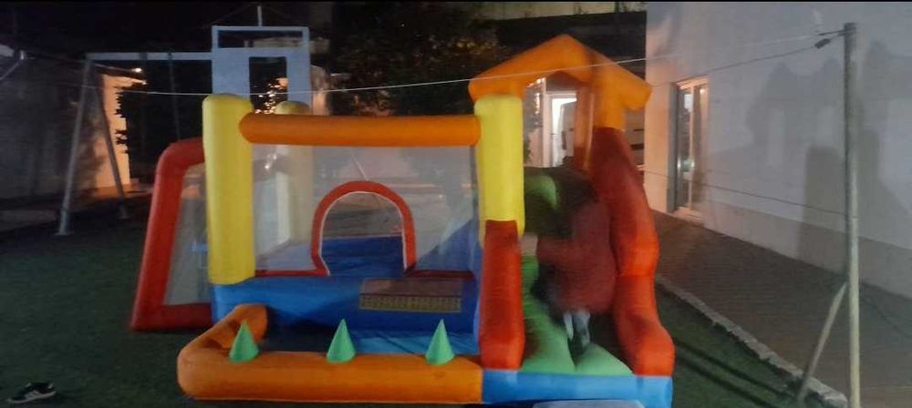 Insuflável 3500x3500x800, 50€. Com bolas +10€