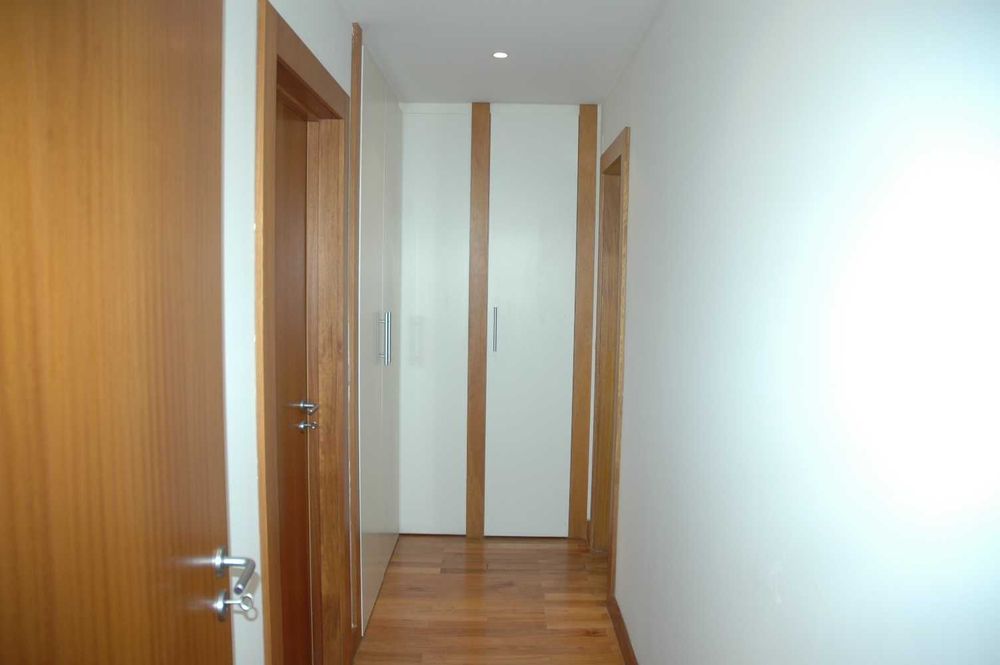 Apartamento T2 com Piscina e Terraço no Condomínio do Parque
