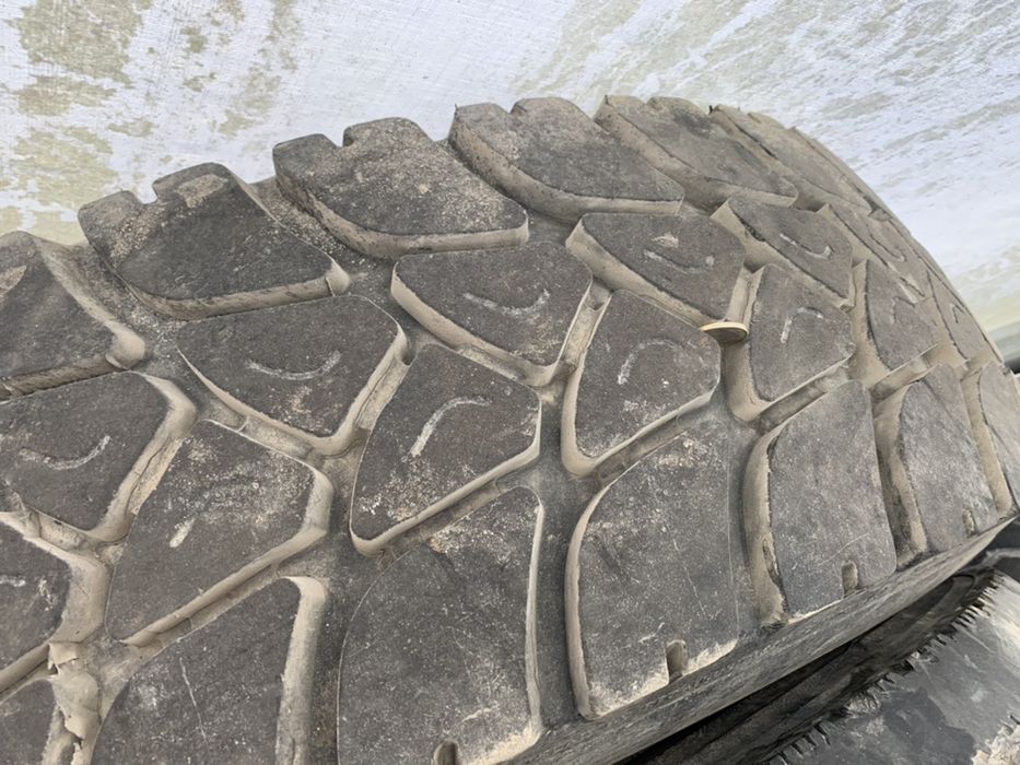 Varios pneus camiao 315/80/22.5 2 de Xico todos 50€ cada para desocupa