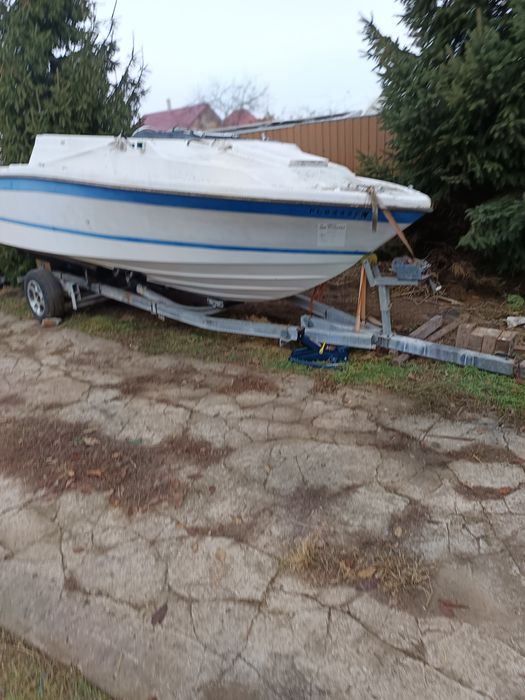 Катер Bayliner каютный