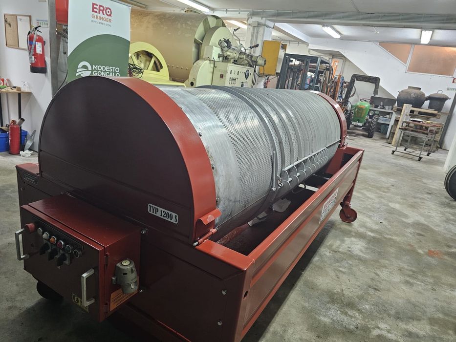 Prensa de vinho trifasica