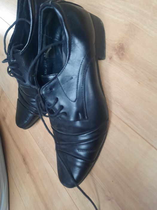 Buty czarne młodzieżowe 37