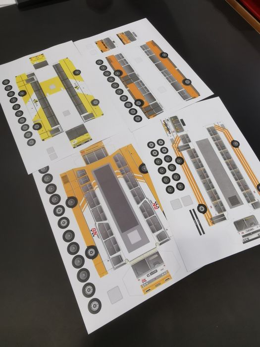 Autocarros RN e EVA x4 em cartolina A4 para recortar