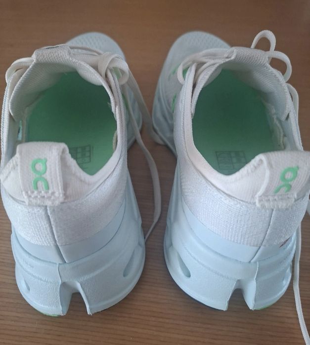 Tenis de corrida on cloudsurfer max