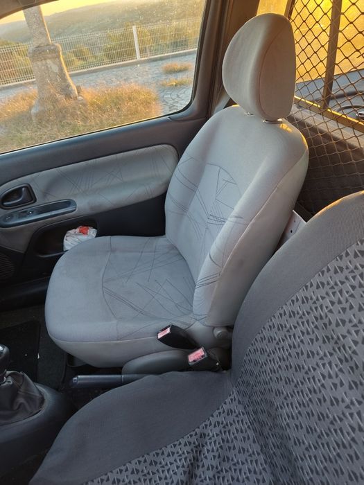 Clio comercial sem nada a fazer