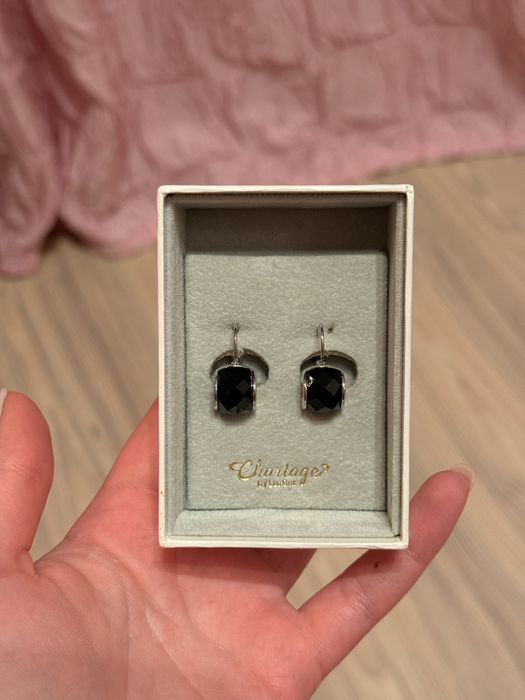 Сережки з чорним камінцем