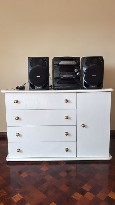 Movel branco em bom estado