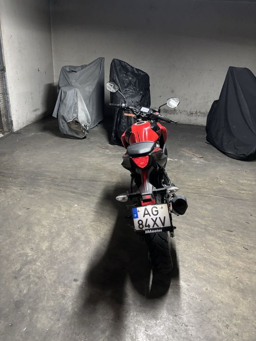 Moto semi nove pouco