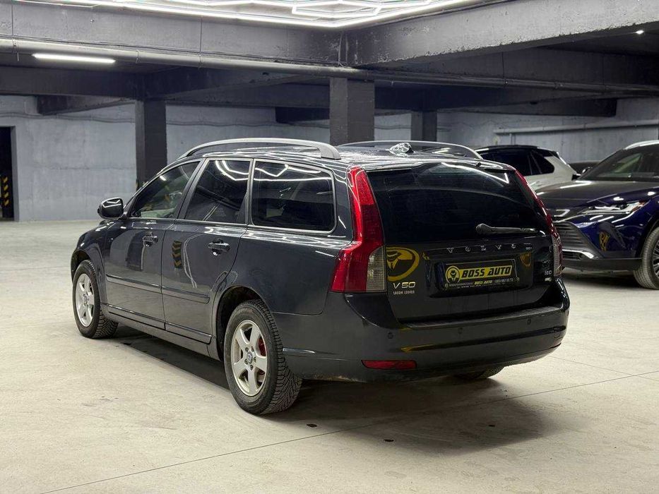 Volvo V50   2010