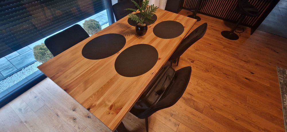 Stół z drzewa debowego