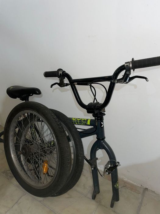 Bicicleta BMX preta