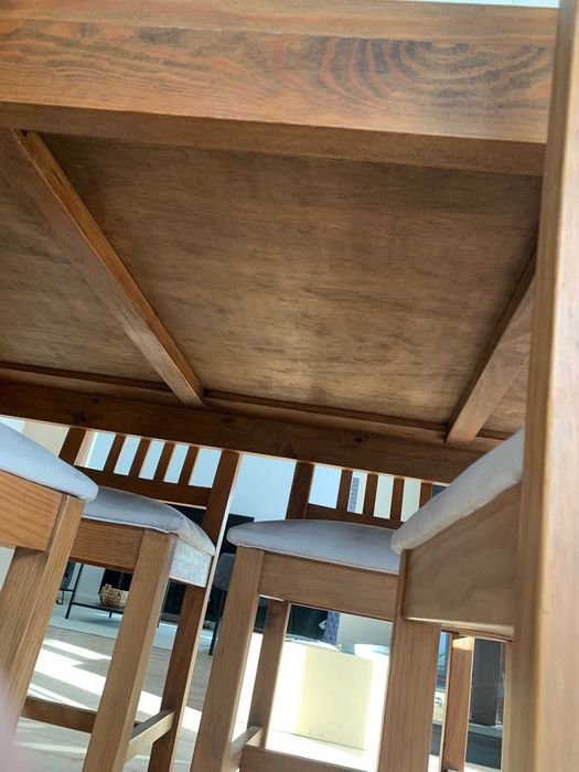 Mesa e 6 Cadeiras em Madeira Verdadeira