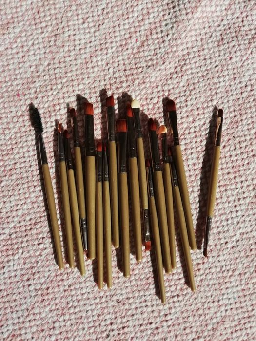 Maquilhagem e Acessórios64729423684354120