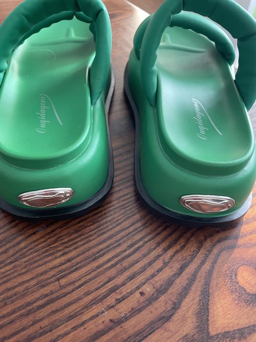 Женские шлепанцы