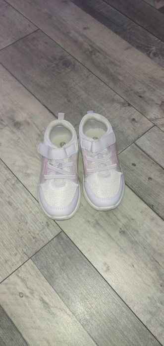 Adidasy dla dziewczynki rozmiar 25