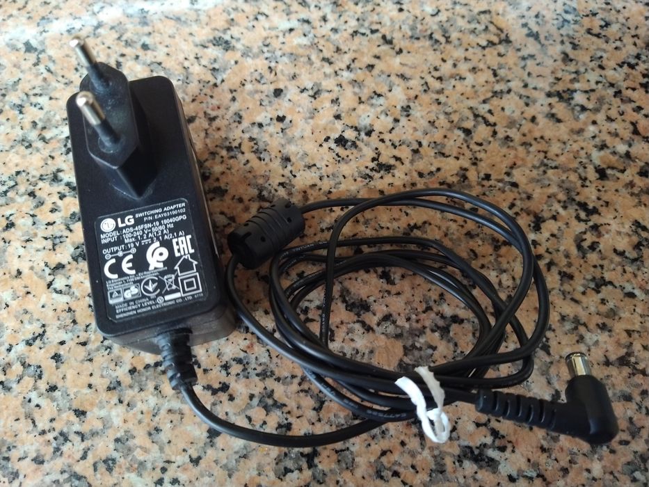 Alimentação carregador LG TV casa quarto apartamento vivenda