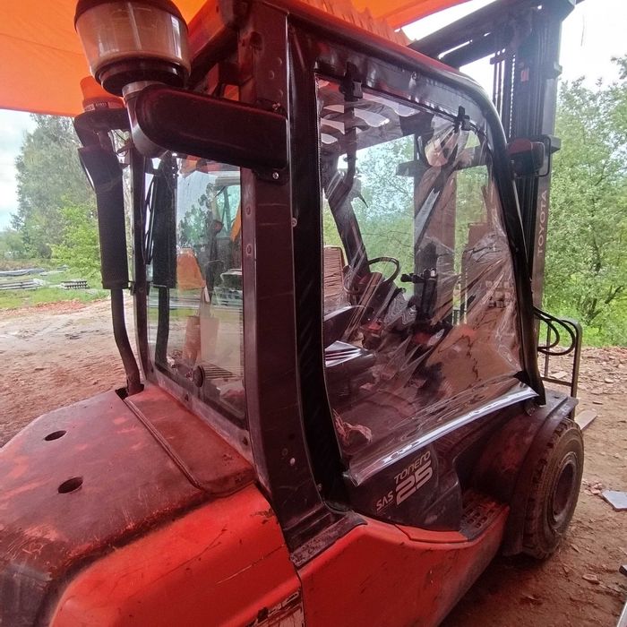 Empilhador Toyota serie 8 FD25