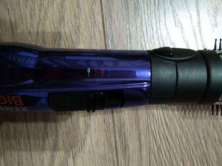 Фен-щітка Remington +3 насадки