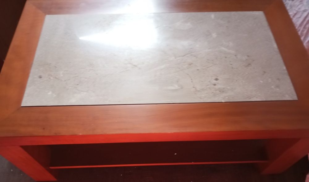 Mesa de centro  de madeira maciça com pedra