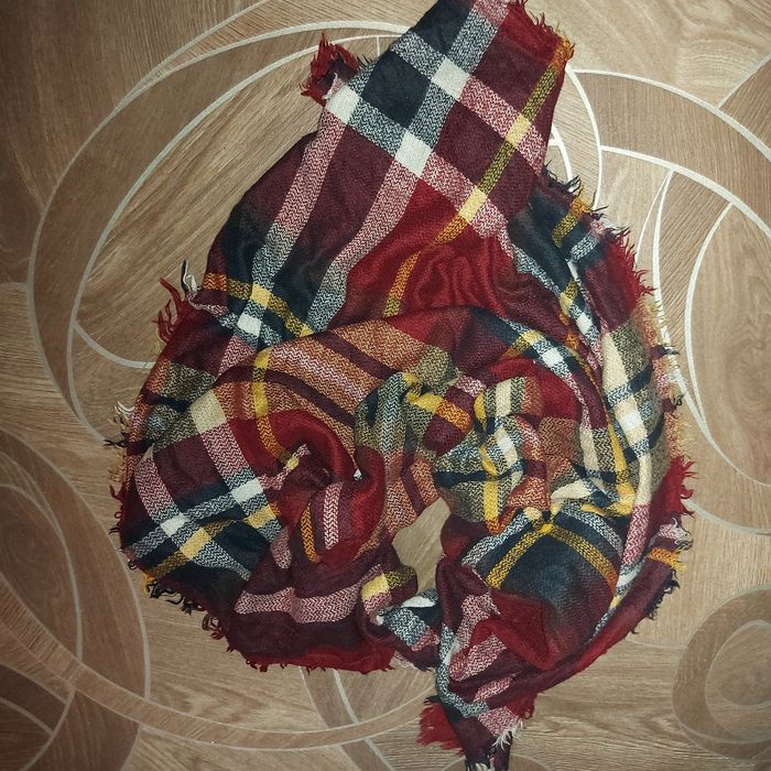 Большие шарфы тёплые.