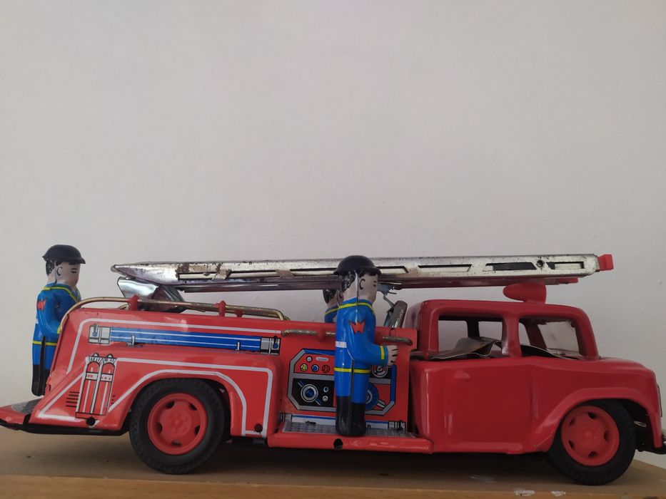 Camião de escada Bombeiros em folha