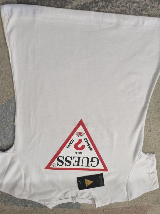 T-shirt damski Guess