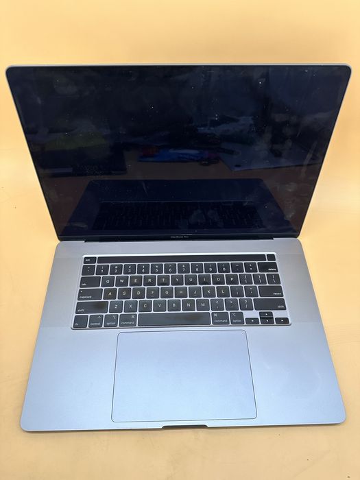 Macbook pro 2019 16 дюймів i7 512gb ssd a2141