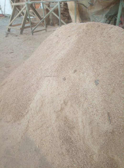 Опілки, стружка, насипом, або в мішки.