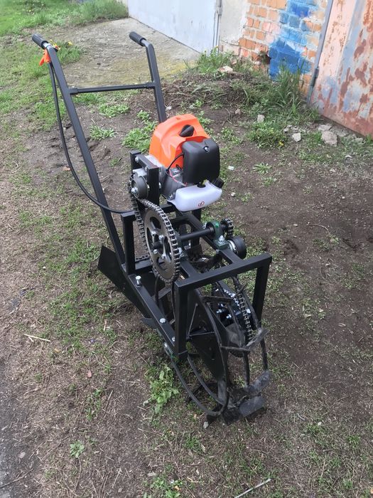 Продам мотопідгортач, мотоокучник.  Ціна без двигуна і окучника (рала)