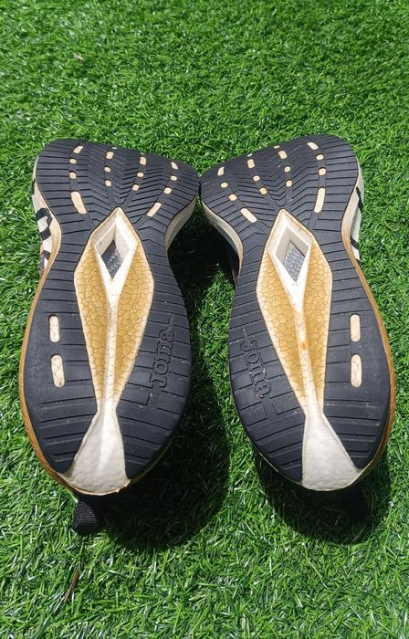 Sapatilhas Joma R-1000 da edição especial da Maratona do Porto 2024.