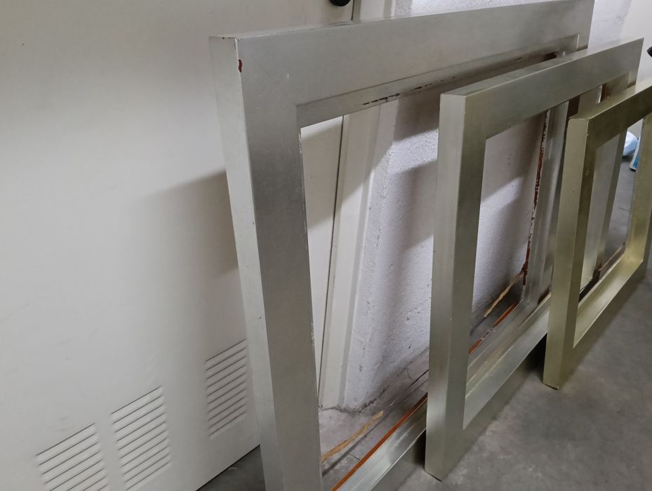 3 Molduras largas em madeira