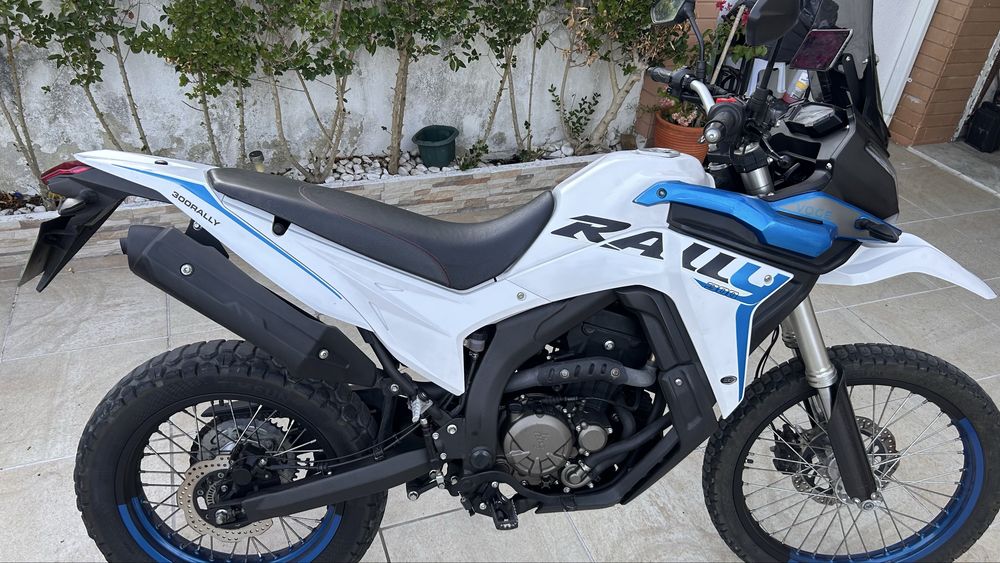 Voge rally 300 azul