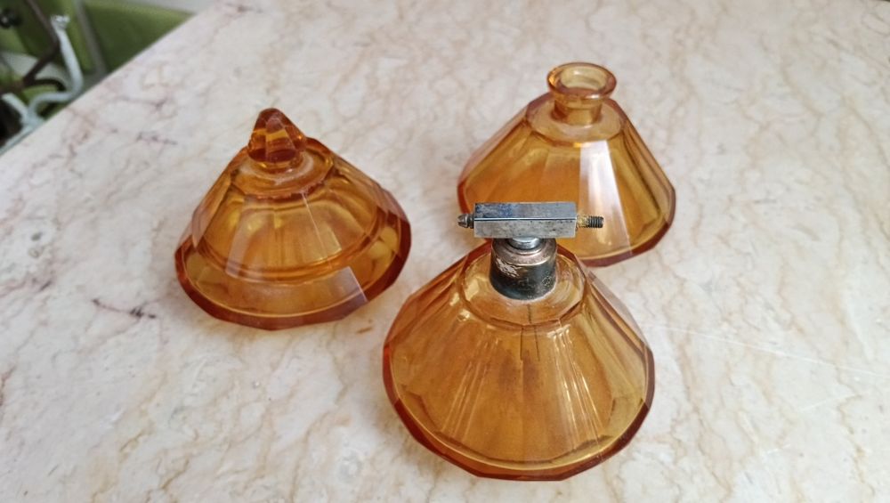 conjunto de toucador Art Déco em vidro âmbar facetado