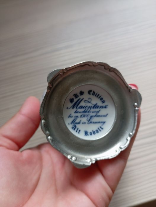 Kielich z cynową podstawą