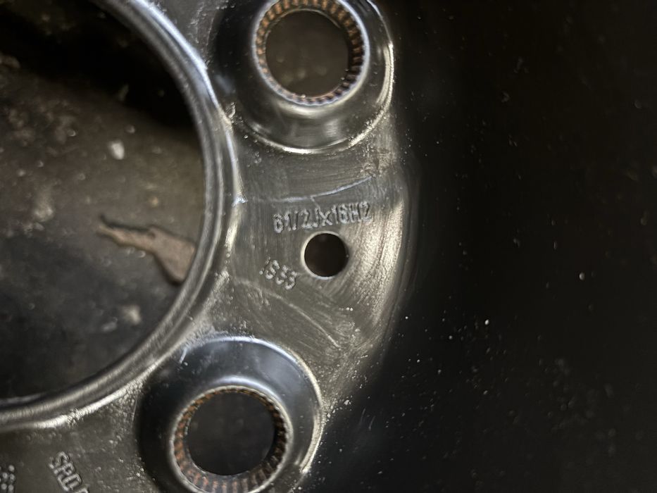 Komplet felg stalowych  16” 5x120 BMW bdb stan TPMS