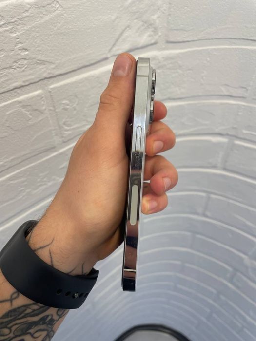 Продам Iphone 14 Pro 256ГБ