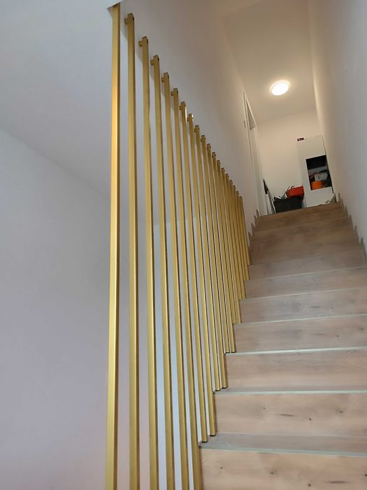 Balustrada pionowa typu lamele, harfa, złota, czarna, stalowe profile