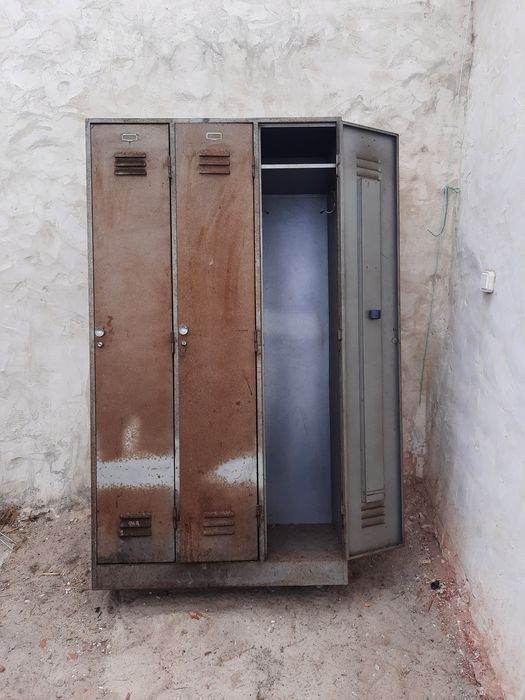 Cacifo metálico com 3 portas 1mt x 1,85 mt